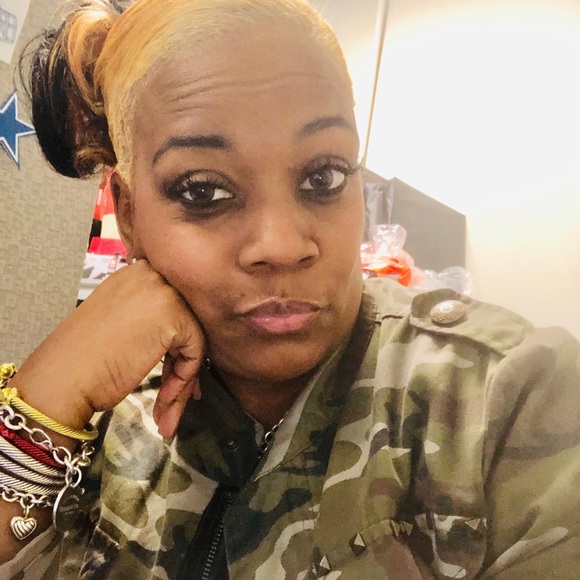 Meet your Posher, Olivia - Picture 1 of 1